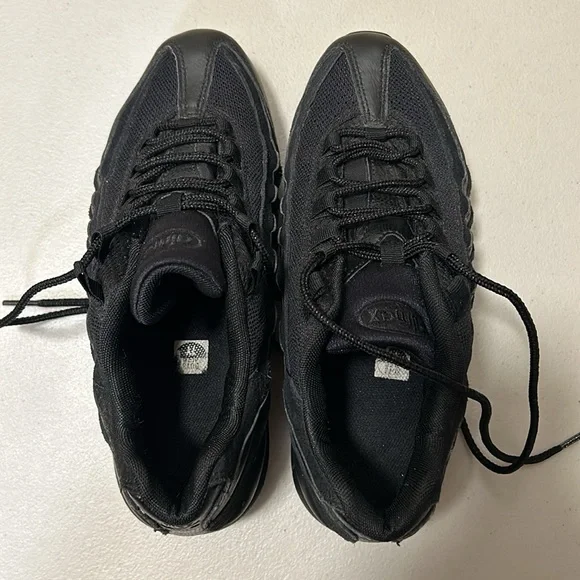 2018 Air Max 95 GS 'Triple Black' - Picture 5 of 10